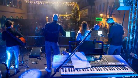 V novo leto stopili skupaj z ansamblom Galop (15)